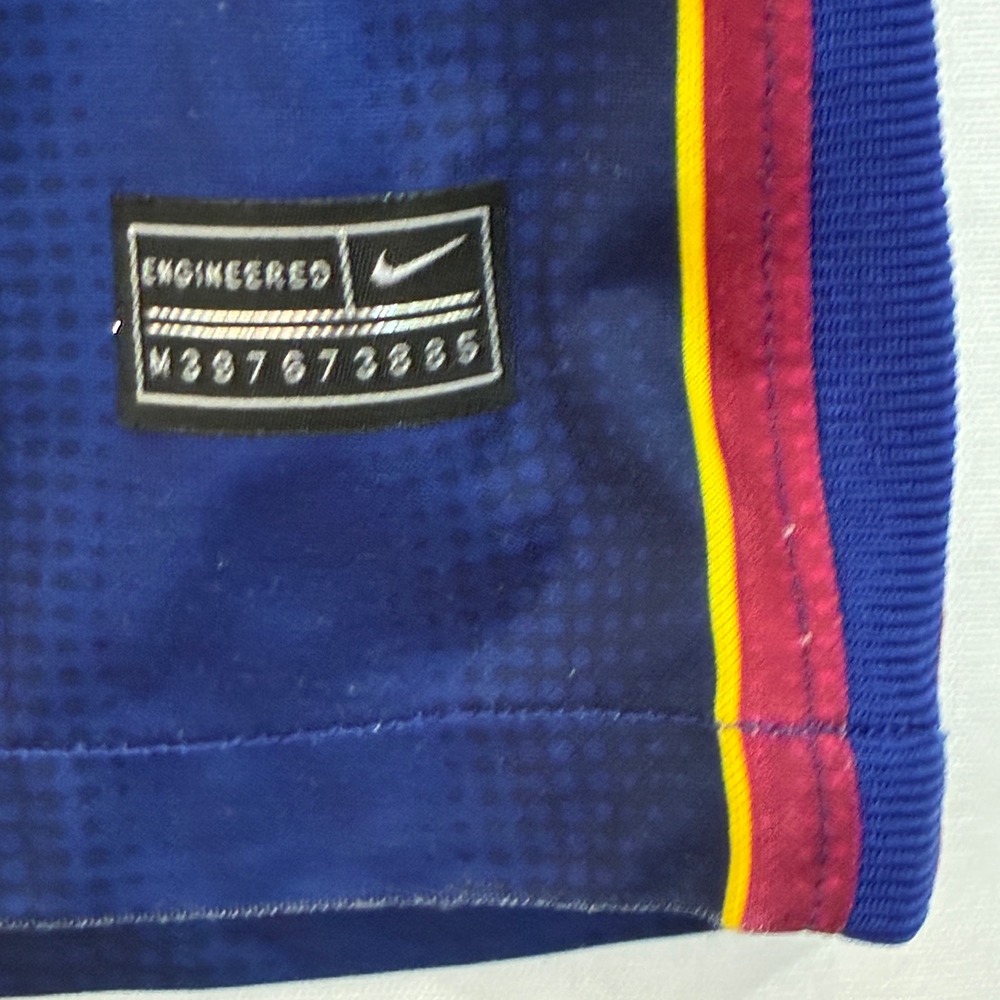 Nike FC Barcelona Jersey Mens Large Blue Red Faded Messi 10‎ Soccer Rakuten FLAW - Picture 3 of 10